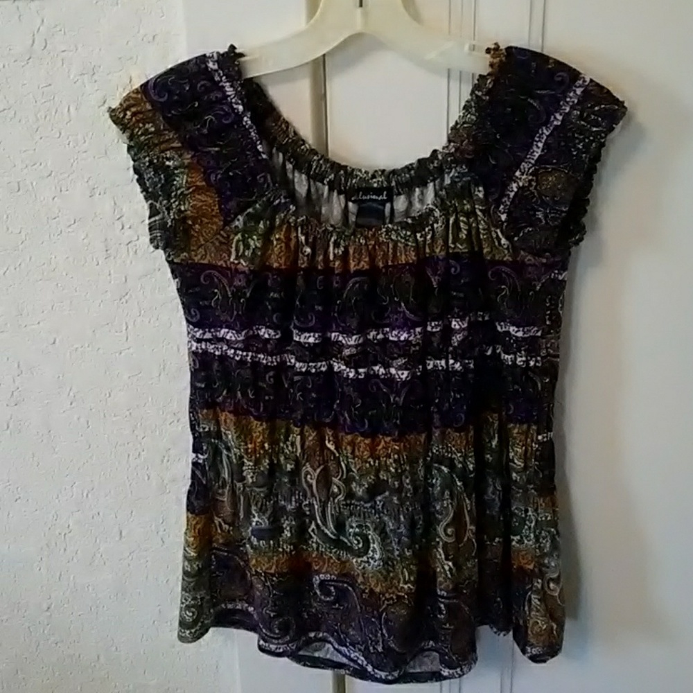 Design Top with elastic sleeves and collar